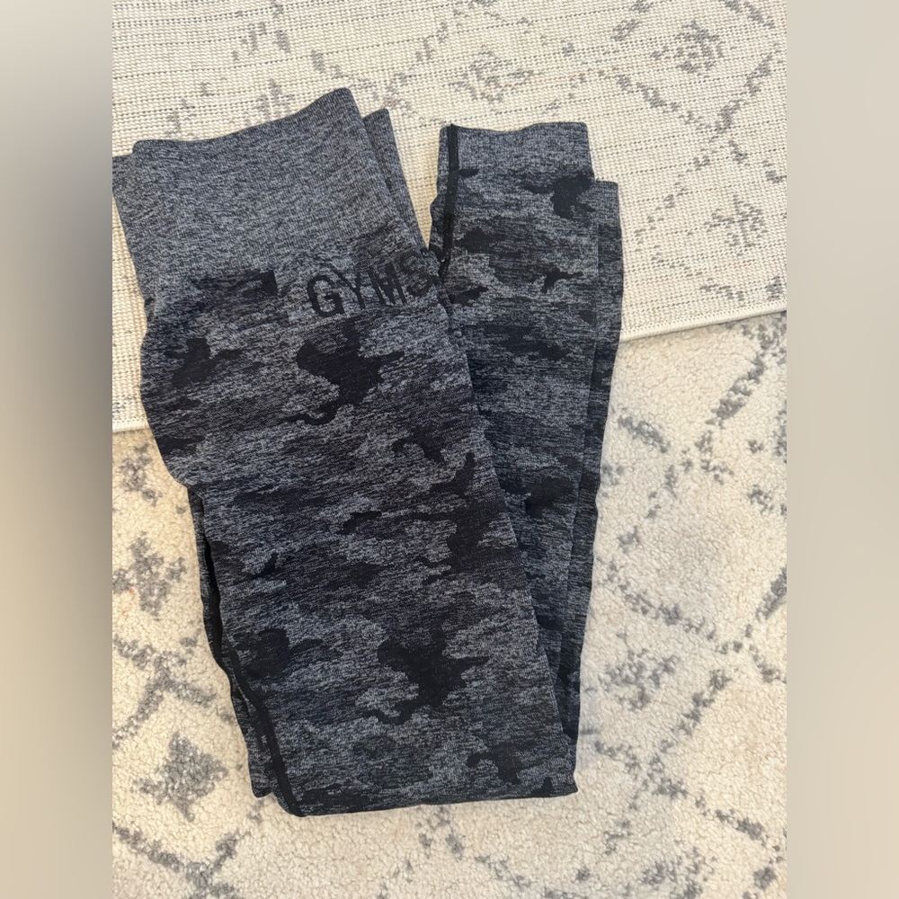 Gym shark leggings